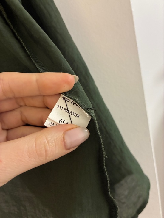 LE TOP NOTCH RUFFLE BLOUSE - Picture 5 of 5